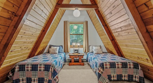 Двухместный коттедж с балконом Cozy and Quaint