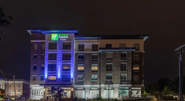 Holiday Inn Express & Suites Columbia Downtown The Vista by IHG, Забронировать Отель Колумбия Congaree National Park, рядом с Fresenius Medical Care at Intermedical Hospital Of Sc