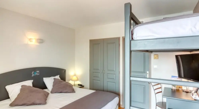 Трёхместный номер Comfort Logis Hôtel Les II Mas - Perpignan Sud