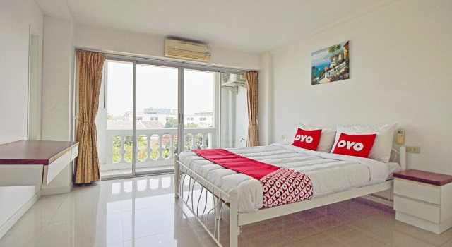 Люкс Super OYO 498 Ladawan Villa