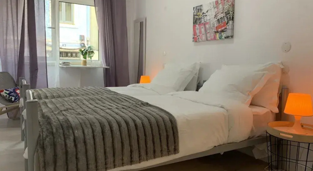 Santo Amaro Guest House, Забронировать Гостевой дом Лиссабон Эстремадура, рядом с Bica Elevator