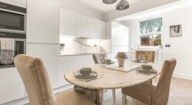 Wisteria Way - From 200 Per Night, Забронировать Дом для отпуска Эгам Суррей