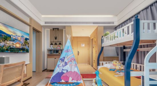 Четырёхместный семейный люкс Sanya Yalong Bay No.99 Suite Resort Hotel