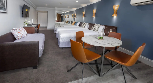 Семейный номер Deluxe с балконом Hyde Park Inn