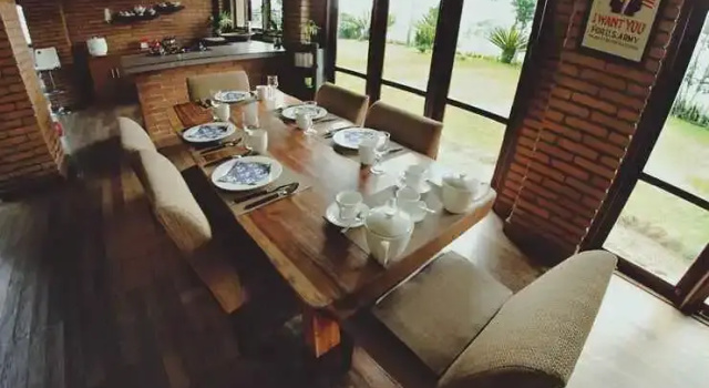 Rumah Pakankamih, Брондау Қонақ үй Bukittinggi қаласындағы жүзу бассейні бар қонақ үйлер, Жүзу бассейні