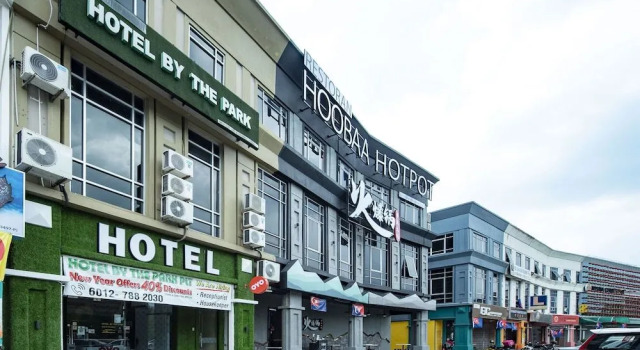 OYO 90231 Hotel By The Park Plt