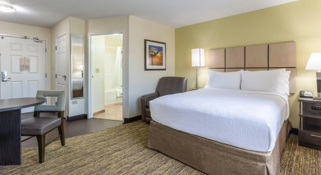 Двухместный люкс Candlewood Suites Aurora-Naperville by IHG