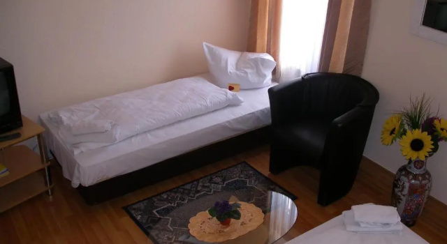 Трёхместный номер Standard Hotel garni Djaran
