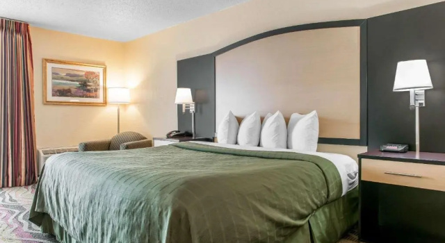 Люкс Quality Inn Conference Center Logansport