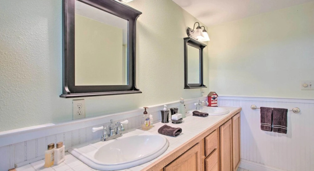 Коттедж Lovely Pottsboro Home w/ Patio & Fire Pits!