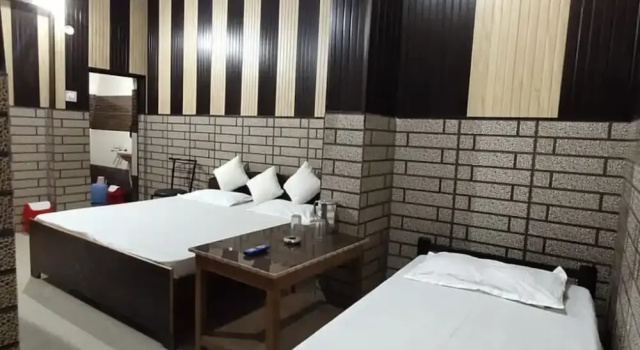 Трёхместный номер Deluxe Goroomgo Kaushalya Residency Uttarakhand