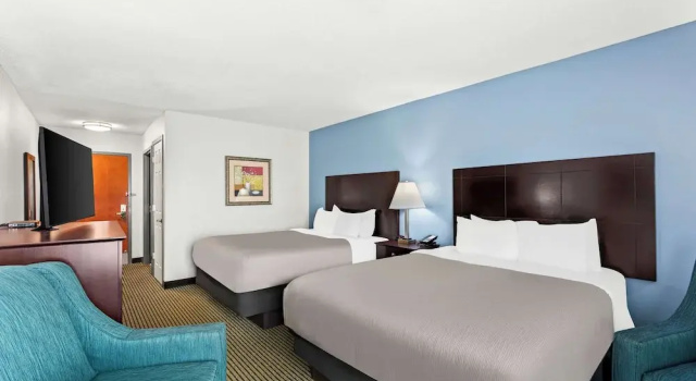 Четырёхместный номер Standard Quality Inn Dry Ridge