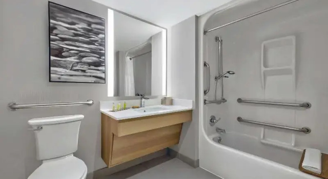 Шестиместный номер Standard DoubleTree by Hilton Davenport