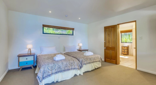 Absolute Beachfront Oneroa, Забронировать Вилла Онероа-Бэй Остров Уаихеке