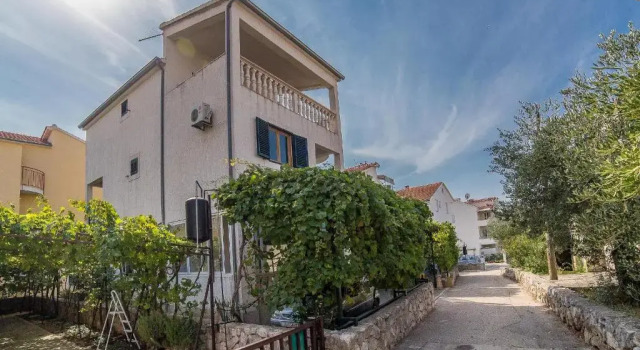 Apartments Grulović, 예약 아파트 Srima 시베니크