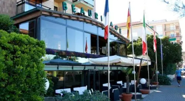 Hotel Beaurivage, Rezervați Hotel Fano 