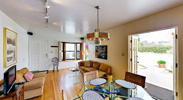 New Listing! 2-units W/ Hot Tubs, Walk To Beach! 4 Bedroom Townhouse, Book Feriehus Ventura 