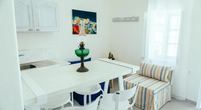 Студия Day One Fira Mansion