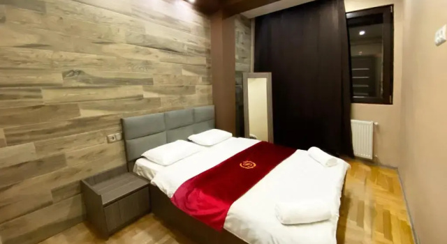 Luxury 4-Bedroom Apartment In The Center, Забронировать Апартаменты/квартира Отели Тбилиси с парковкой, Парковка