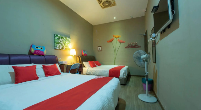 Люкс OYO 90231 Hotel By The Park Plt