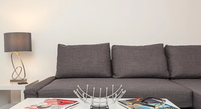Gatwick Place- 4 bed 2 Bath Self Contained House Ideal for Keyworkers