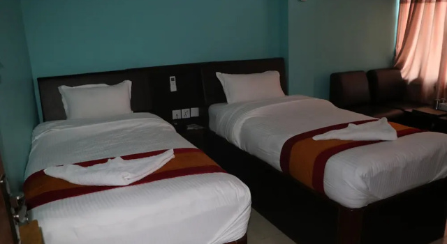 Hotel Chris, Забронировать Отель Отели провинции Багмати-Прадеш 3 звезды, 3*