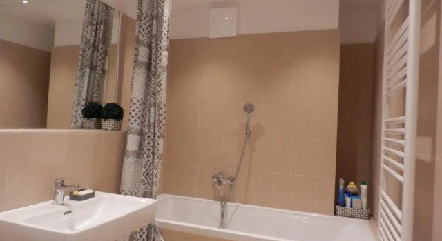 Апартаменты Spacious, Modern 1-bdrm Apt near VIC & Austria Ctr