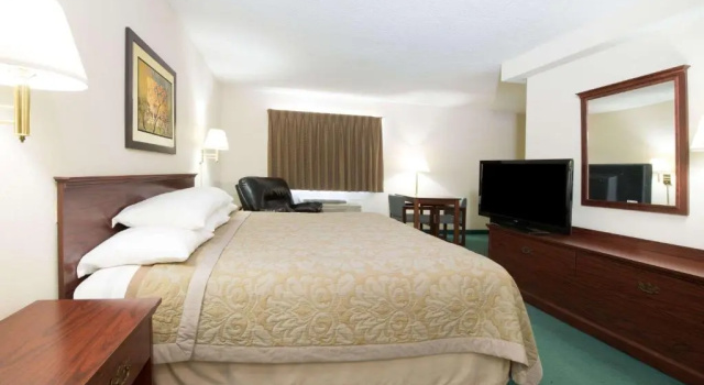 Люкс Super 8 by Wyndham Richmond