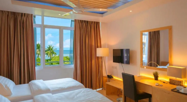Двухместный номер Deluxe с балконом PINE LODGE MALDIVES