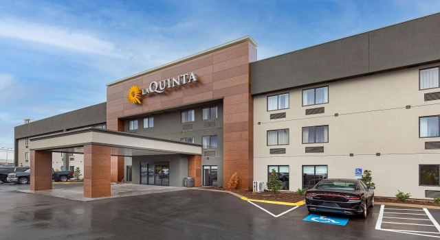 La Quinta Inn & Suites Nashville Airport, Book Hotel Nashville International Airport Nashville