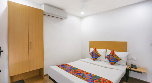 Номер Deluxe FabHotel Indraprastha