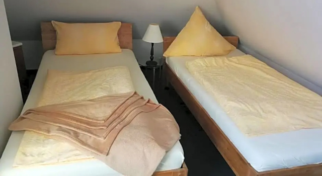 Hotel Ambiente, Varaa Hotelli Brake Ala-Saksi