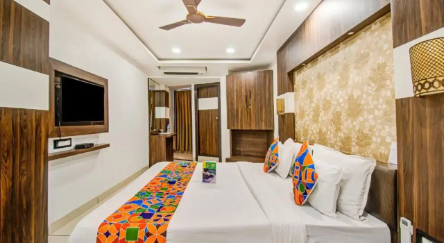 Трёхместный номер Executive FabHotel Rajnandani Residency