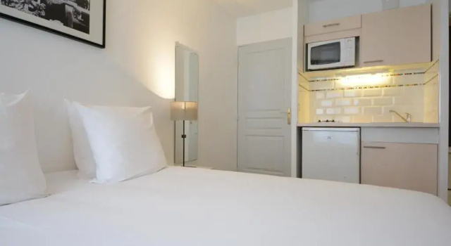 Студия Comfort Hotel Cerise Chatou