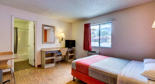 Motel 6 Wheat Ridge, CO - West - Denver North, Rezerwuj Motel Hotele w Wheat Ridge z Parkingiem, Parking