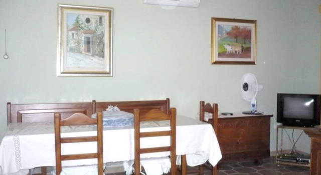 Apartment With one Bedroom in Moneta, With Furnished Balcony - 600 m F