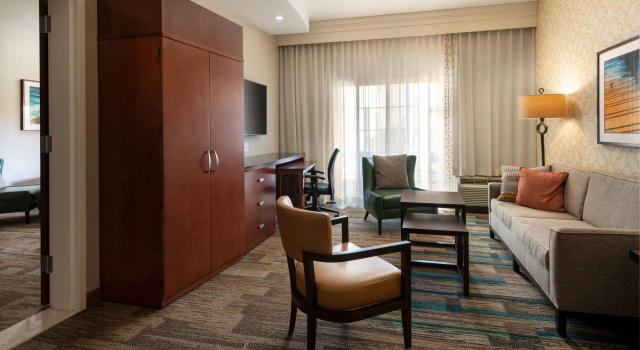Двухместный люкс Courtyard by Marriott Santa Barbara Goleta