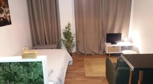 Апартаменты Studio avec terrasse, proche tram