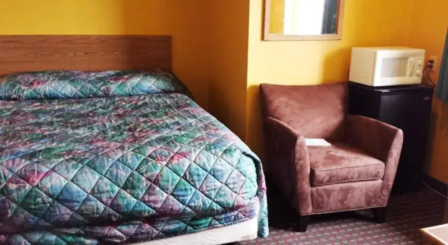 Travelodge by Wyndham Rapid City - Black Hills, Забронировать Отель Отели Black Hills National Forest с парковкой, Парковка