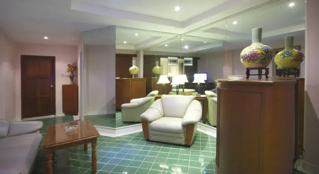 Rendezvous Hotel