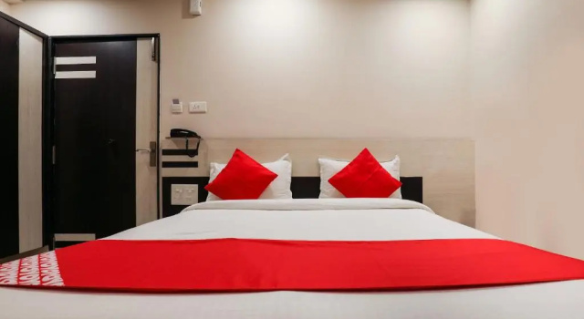Номер Standard OYO 9804 Hotel SR Residency