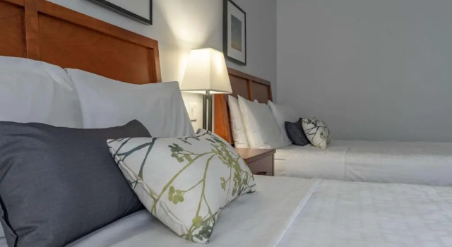 Четырёхместный номер Standard с балконом Hotel Le Victorin, an Ascend Hotel Collection Member