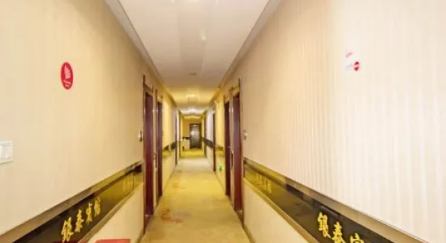 Yintai Hotel, Rezerwuj Hotel Hotele w Xiangtan z Parkingiem, Parking