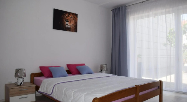 Apartment Den, Забронировать Отель Трибунь Шибенско-Книнская жупания, рядом с Пристань для яхт Трибуни