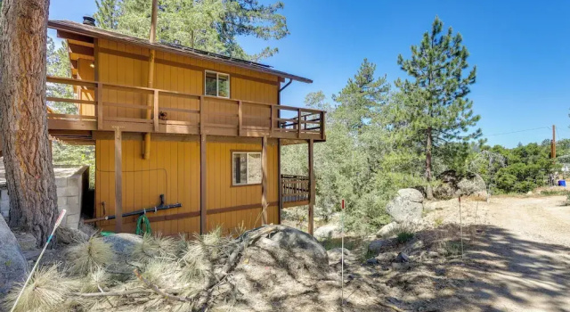 Snow Valley Hideaway Arrowbear Lake Retreat, Забронировать Дом для отпуска Отели Раннинг Спрингса с парковкой, Парковка