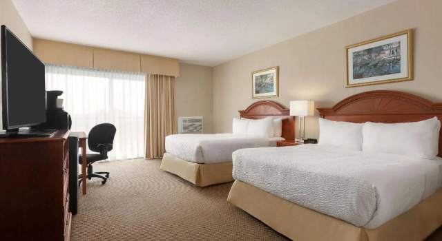 Четырёхместный номер Standard Days Inn by Wyndham London