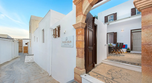 Lindos Allure Villa with Jacuzzi and Acropolis view!!!, Забронировать Вилла Линдос остров Родос