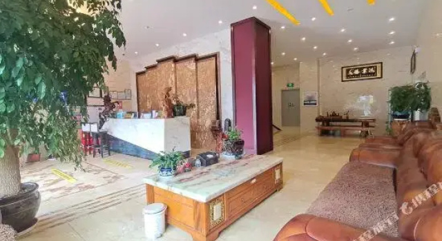 Xiongfeng Hotel, Забронировать Отель Лунчуань Юньнань