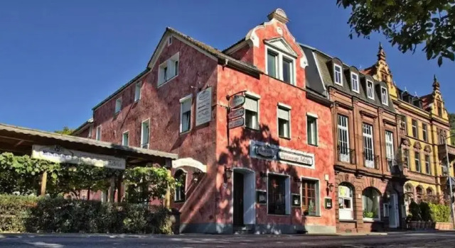 Villa Croatia & Restaurant Adria, Rezerwuj Willa Klingenberg am Main Odenwald