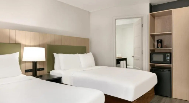 Четырёхместный номер Standard Country Inn & Suites by Radisson, Roanoke Rapids, NC